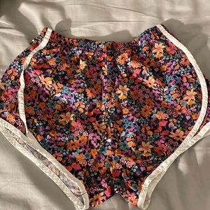 Track Short Multi Floral